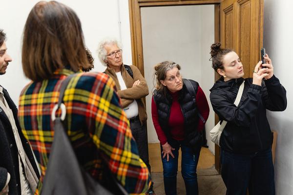 Kurator*innen Führung: Immediate Matters – Speak We Must We Must Speak - Klima Biennale 2026 (Wien, 15.04.2026) Foto: eSeL.at - Robert Puteanu