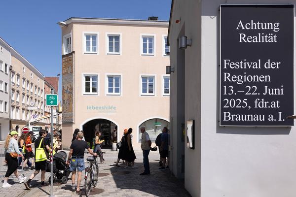 Festival der Regionen 2025: Festival Opening Vermittlungstour (Braunau &gt; Simbach, 13.6.2025) Foto: eSeL.at - Lorenz Seidler