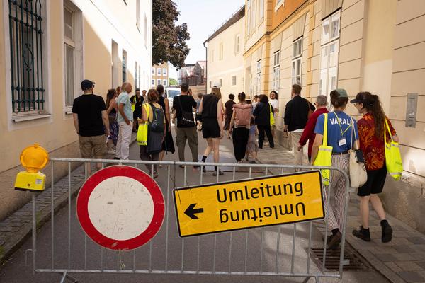 Festival der Regionen 2025: Festival Opening Vermittlungstour (Braunau &gt; Simbach, 13.6.2025) Foto: eSeL.at - Lorenz Seidler