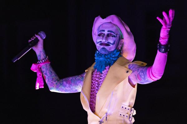 Festival der Regionen 2025: &quot;Braumiau&quot; Drag Show (Festivalzentrale Braunau, 13.6.2025) Foto: eSeL.at - Lorenz Seidler