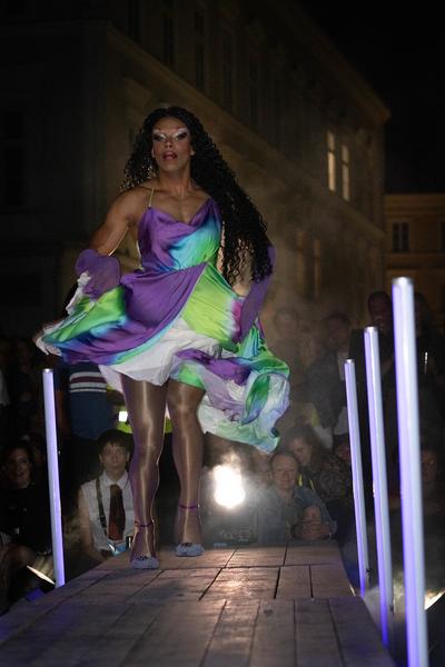 Festival der Regionen 2025: &quot;Braumiau&quot; Drag Show (Festivalzentrale Braunau, 13.6.2025) Foto: eSeL.at - Lorenz Seidler