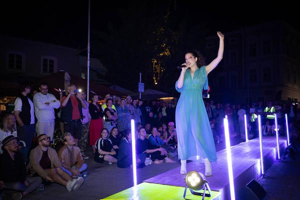 Festival der Regionen 2025: &quot;Braumiau&quot; Drag Show (Festivalzentrale Braunau, 13.6.2025) Foto: eSeL.at - Lorenz Seidler