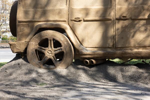 Klima Biennale: Folke Köbberling "Maaaaash!" (KOER Wien @ Karlsplatz, 10.4.2026 – 31.7.2027) Foto: eSeL.at - Lorenz Seidler