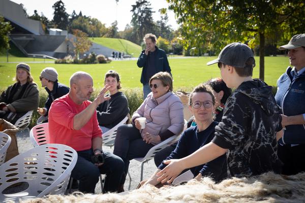 KOERNOE: Folke Köbberling: Workshop Wolldach (Schlosspark Grafenegg, 17.10. - 19.10.2025) Foto: eSeL.at - Lorenz Seidler