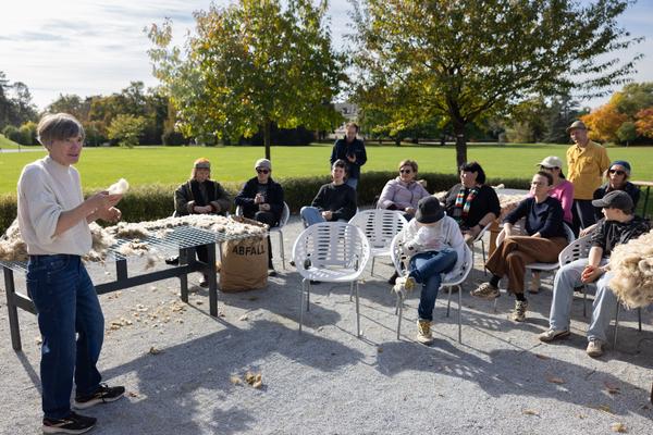 KOERNOE: Folke Köbberling: Workshop Wolldach (Schlosspark Grafenegg, 17.10. - 19.10.2025) Foto: eSeL.at - Lorenz Seidler
