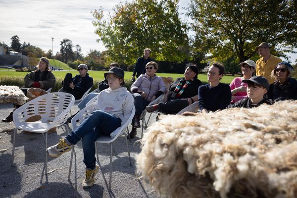 KOERNOE: Folke Köbberling: Workshop Wolldach (Schlosspark Grafenegg, 17.10. - 19.10.2025) Foto: eSeL.at - Lorenz Seidler