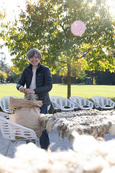 KOERNOE: Folke Köbberling: Workshop Wolldach (Schlosspark Grafenegg, 17.10. - 19.10.2025) Foto: eSeL.at - Lorenz Seidler