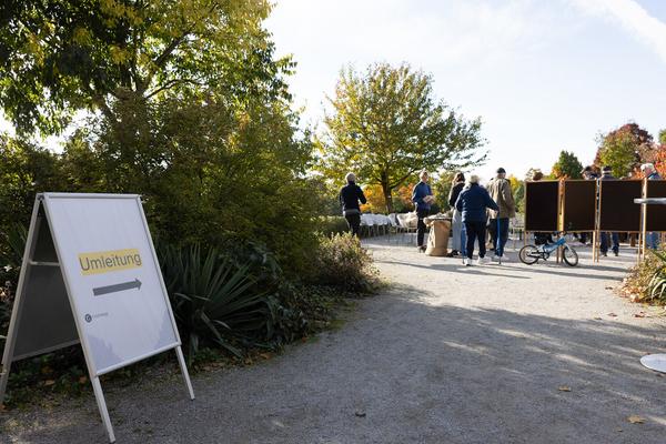 KOERNOE: Folke Köbberling: Workshop Wolldach (Schlosspark Grafenegg, 17.10. - 19.10.2025) Foto: eSeL.at - Lorenz Seidler