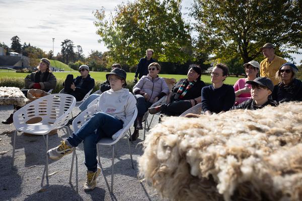 KOERNOE: Folke Köbberling: Workshop Wolldach (Schlosspark Grafenegg, 17.10. - 19.10.2025) Foto: eSeL.at - Lorenz Seidler