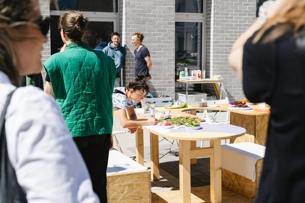 Creatives for Vienna – Making Spaces X Klima Biennale Wien: Die Anhaltestelle (Straßenbahnlinie O, 25.04.2026) Foto: Wirtschaftsagentur Wien / eSeL.at - Robert Puteanu