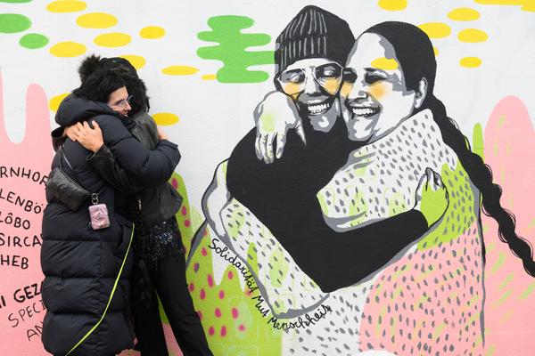 From Fear to Love - Fearless Mural (Brunnenpassage, 06.12.2025) Foto: eSeL.at - Joanna Pianka