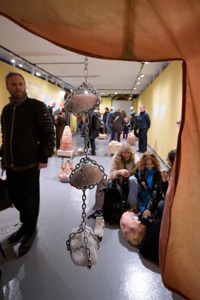 Fuzzy Earth - The Belly Knows Before the Brain (KunstHausWien, 15.10.2025 - 25.01.2026) Foto: eSeL.at - Joanna Pianka