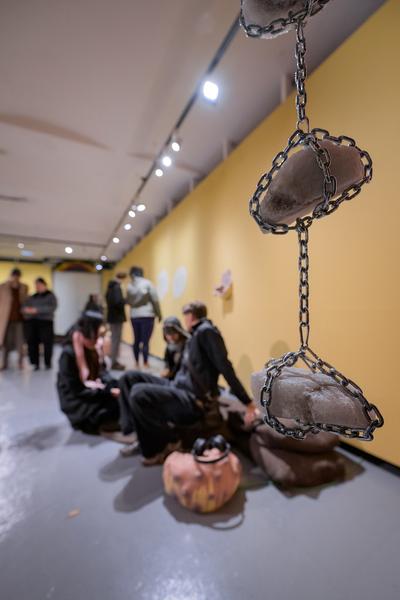 Fuzzy Earth - The Belly Knows Before the Brain (KunstHausWien, 15.10.2025 - 25.01.2026) Foto: eSeL.at - Joanna Pianka