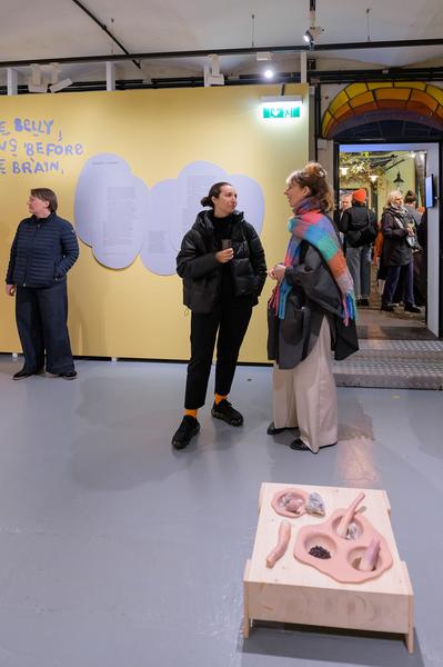 Fuzzy Earth - The Belly Knows Before the Brain (KunstHausWien, 15.10.2025 - 25.01.2026) Foto: eSeL.at - Joanna Pianka