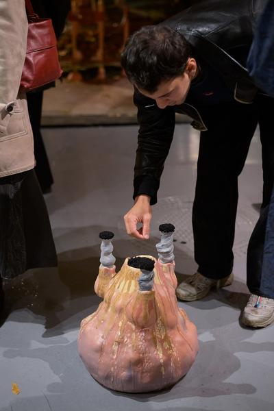 Fuzzy Earth - The Belly Knows Before the Brain (KunstHausWien, 15.10.2025 - 25.01.2026) Foto: eSeL.at - Joanna Pianka