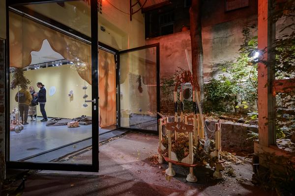 Fuzzy Earth - The Belly Knows Before the Brain (KunstHausWien, 15.10.2025 - 25.01.2026) Foto: eSeL.at - Joanna Pianka