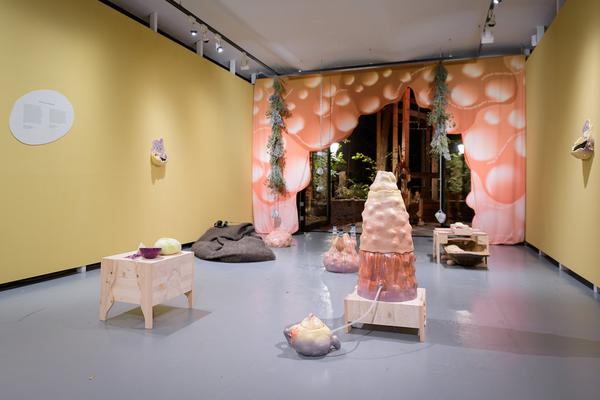 Fuzzy Earth - The Belly Knows Before the Brain (KunstHausWien, 15.10.2025 - 25.01.2026) Foto: eSeL.at - Joanna Pianka