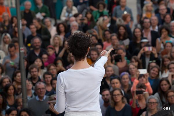 Tanzquartier Wien: Trisha Brown: In Plain Site / TRISHA BROWNs Man Walking Down the Side of a Building (MQ Innenhof, 24.9.2016) <a href="http://esel.cc/TQW_TrishaBrown" rel="noreferrer nofollow">esel.cc/TQW_TrishaBrown</a> | Foto: <a href="http://eSeL.at" rel="noreferrer nofollow">eSeL.at</a> Foto: eSeL.at - Lorenz Seidler
