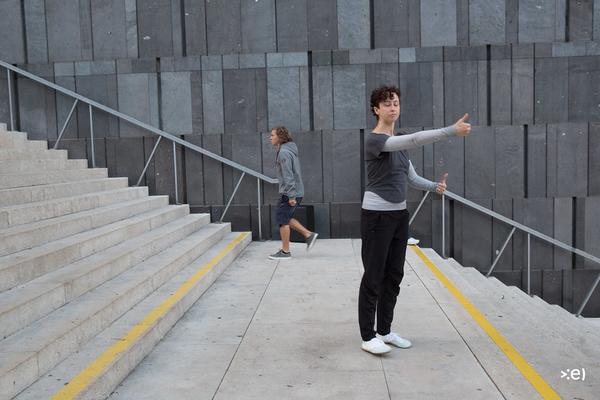 Tanzquartier Wien: Trisha Brown: In Plain Site / TRISHA BROWNs Man Walking Down the Side of a Building (MQ Innenhof, 23.9.2016, Generalprobe) <a href="http://esel.cc/TQW_TrishaBrown" rel="noreferrer nofollow">esel.cc/TQW_TrishaBrown</a> | Foto: <a href="http://eSeL.at" rel="noreferrer nofollow">eSeL.at</a> Foto: eSeL.at - Lorenz Seidler