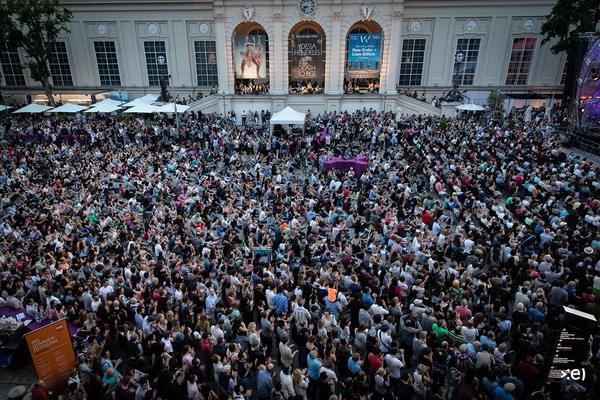 MuseumsQuartier Wien: Wiener Symphoniker im MQ (Konzert @ MQ Haupthof, 12.5.2018) <a href="https://www.mqw.at/programm/wiener-symphoniker-im-mq" rel="noreferrer nofollow">www.mqw.at/programm/wiener-symphoniker-im-mq</a> | Foto: eSeL Foto: eSeL.at - Lorenz Seidler