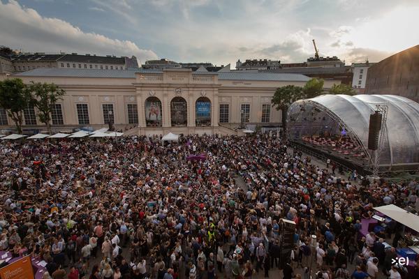 MuseumsQuartier Wien: Wiener Symphoniker im MQ (Konzert @ MQ Haupthof, 12.5.2018) <a href="https://www.mqw.at/programm/wiener-symphoniker-im-mq" rel="noreferrer nofollow">www.mqw.at/programm/wiener-symphoniker-im-mq</a> | Foto: eSeL Foto: eSeL.at - Lorenz Seidler