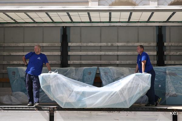 Museumsquartier Wien: Lieferung Enzis Mermaid (3.6.2015) <a href="http://esel.cc/mermaidMQ" rel="noreferrer nofollow">esel.cc/mermaidMQ</a> | Foto: <a href="http://eSeL.at" rel="noreferrer nofollow">eSeL.at</a> Foto: eSeL.at