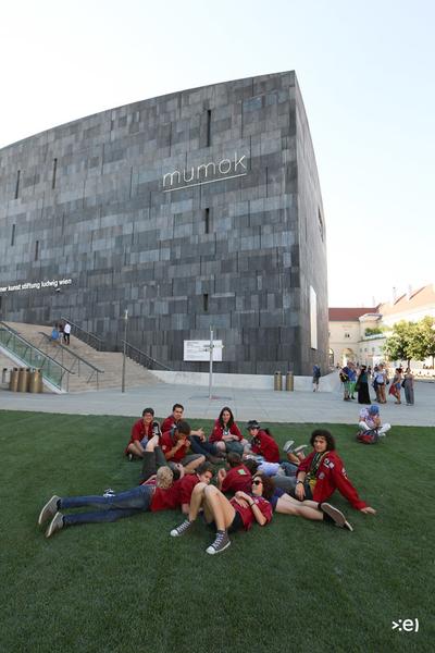 Rasen im MQ anlässlich Eröffnung Impulstanz (9.7.2013)  <a href="http://esel.cc/impulstanz_opening2013" rel="noreferrer nofollow">esel.cc/impulstanz_opening2013</a> | Foto: <a href="http://eSeL.at" rel="noreferrer nofollow">eSeL.at</a> Foto: (c) eSeL.at