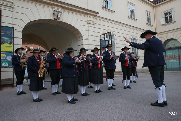 Architekturzentrum Wien: BUS:STOP Krumbach (18.9.-7.10, Eröffnung) <a href="http://esel.cc/azw_busstop" rel="noreferrer nofollow">esel.cc/azw_busstop</a> | Foto: <a href="http://eSeL.at" rel="noreferrer nofollow">eSeL.at</a> Foto: eSeL.at