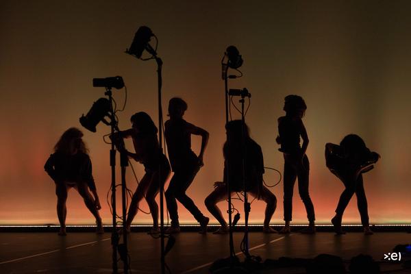 Tanzquartier Wien: Liquid Loft - Shiny, shiny ... (Imploding Portraits Inevitable) (24.4.2017, FEEDBACK Festival) <a href="http://esel.cc/feedbackTQW4" rel="noreferrer nofollow">esel.cc/feedbackTQW4</a> | Foto: <a href="http://eSeL.at" rel="noreferrer nofollow">eSeL.at</a> Foto: eSeL.at - Lorenz Seidler