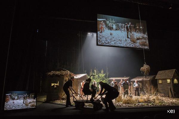 Tanzquartier Wien: FC Berman - 300 el x 50 el x 30 el (4.3.2014, Premiere) <a href="http://esel.cc/tqw_FC-Bergman" rel="noreferrer nofollow">esel.cc/tqw_FC-Bergman</a> | Foto: <a href="http://eSeL.at" rel="noreferrer nofollow">eSeL.at</a> Foto: eSeL.at