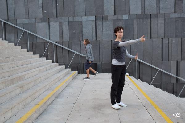 Tanzquartier Wien: Trisha Brown: In Plain Site / TRISHA BROWNs Man Walking Down the Side of a Building (MQ Innenhof, 23.9.2016, Generalprobe) <a href="http://esel.cc/TQW_TrishaBrown" rel="noreferrer nofollow">esel.cc/TQW_TrishaBrown</a> | Foto: <a href="http://eSeL.at" rel="noreferrer nofollow">eSeL.at</a> Foto: eSeL.at - Lorenz Seidler