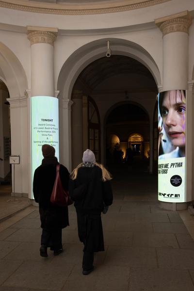 H13 2025: Stina Fors &quot;Answer me, Pythia&quot; (Kunstraum Niederösterreich, 21.11.2025) Foto: eSeL.at - Lorenz Seidler