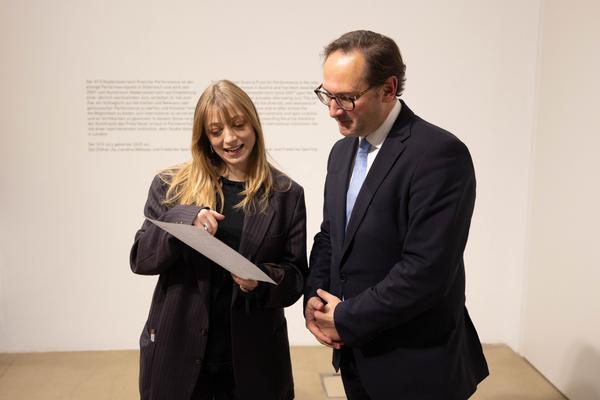 H13 2025: Stina Fors &quot;Answer me, Pythia&quot; (Kunstraum Niederösterreich, 21.11.2025) Foto: eSeL.at - Lorenz Seidler