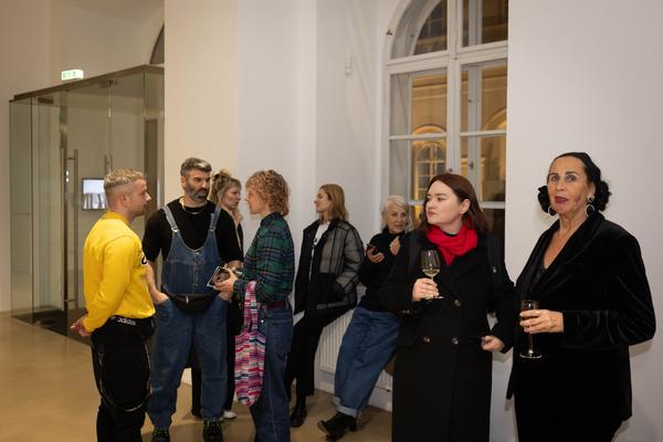 H13 2025: Stina Fors &quot;Answer me, Pythia&quot; (Kunstraum Niederösterreich, 21.11.2025) Foto: eSeL.at - Lorenz Seidler