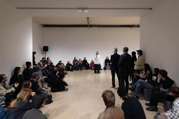 H13 2025: Stina Fors &quot;Answer me, Pythia&quot; (Kunstraum Niederösterreich, 21.11.2025) Foto: eSeL.at - Lorenz Seidler