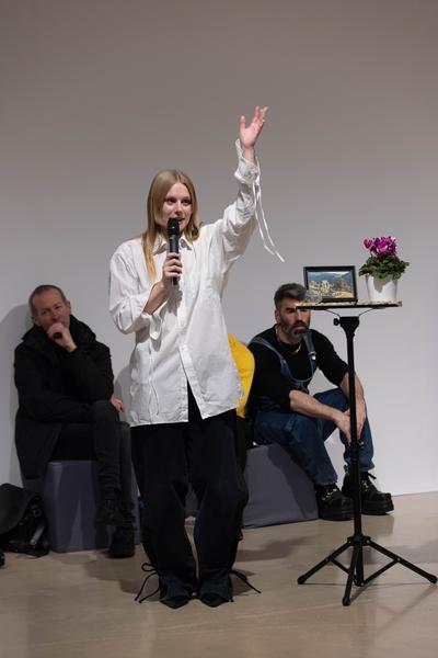 H13 2025: Stina Fors &quot;Answer me, Pythia&quot; (Kunstraum Niederösterreich, 21.11.2025) Foto: eSeL.at - Lorenz Seidler