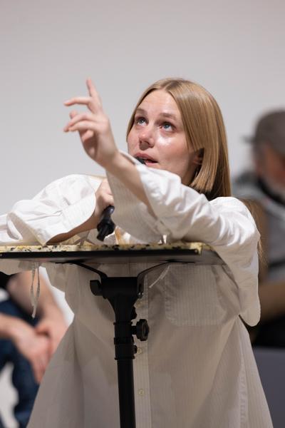 H13 2025: Stina Fors &quot;Answer me, Pythia&quot; (Kunstraum Niederösterreich, 21.11.2025) Foto: eSeL.at - Lorenz Seidler