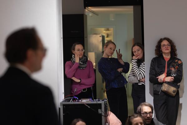 H13 2025: Stina Fors &quot;Answer me, Pythia&quot; (Kunstraum Niederösterreich, 21.11.2025) Foto: eSeL.at - Lorenz Seidler