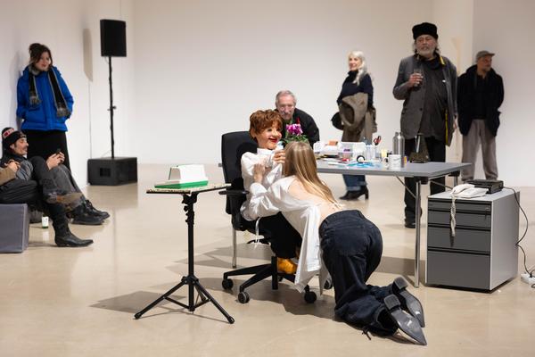 H13 2025: Stina Fors &quot;Answer me, Pythia&quot; (Kunstraum Niederösterreich, 21.11.2025) Foto: eSeL.at - Lorenz Seidler