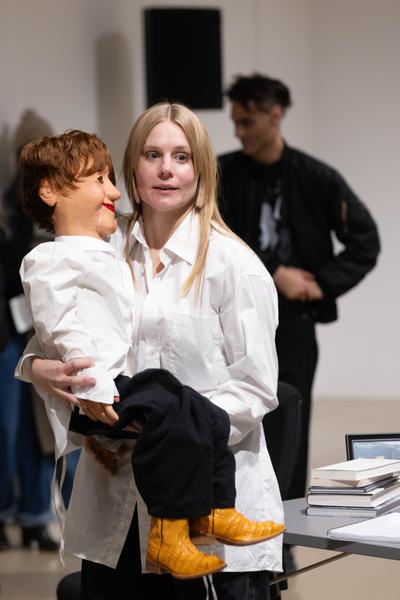 H13 2025: Stina Fors &quot;Answer me, Pythia&quot; (Kunstraum Niederösterreich, 21.11.2025) Foto: eSeL.at - Lorenz Seidler