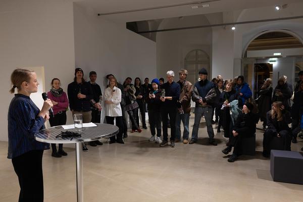 H13 2025: Stina Fors &quot;Answer me, Pythia&quot; (Kunstraum Niederösterreich, 21.11.2025) Foto: eSeL.at - Lorenz Seidler