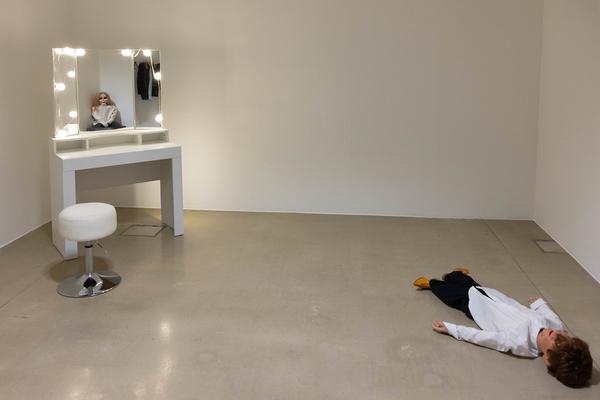 H13 2025: Stina Fors &quot;Answer me, Pythia&quot; (Kunstraum Niederösterreich, 21.11.2025) Foto: eSeL.at - Lorenz Seidler