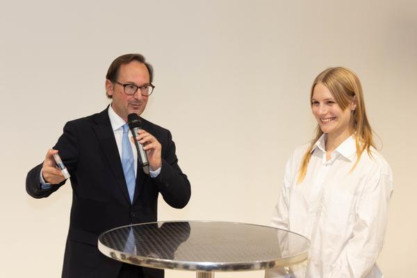 H13 2025: Stina Fors &quot;Answer me, Pythia&quot; (Kunstraum Niederösterreich, 21.11.2025) Foto: eSeL.at - Lorenz Seidler