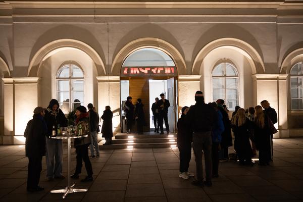 H13 2025: Stina Fors &quot;Answer me, Pythia&quot; (Kunstraum Niederösterreich, 21.11.2025) Foto: eSeL.at - Lorenz Seidler