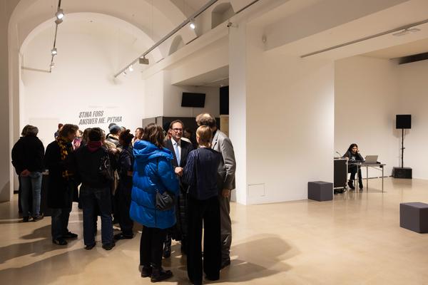 H13 2025: Stina Fors &quot;Answer me, Pythia&quot; (Kunstraum Niederösterreich, 21.11.2025) Foto: eSeL.at - Lorenz Seidler