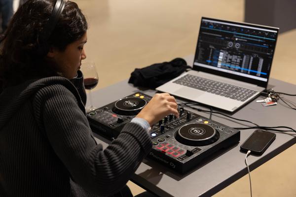 H13 2025: Stina Fors &quot;Answer me, Pythia&quot; (Kunstraum Niederösterreich, 21.11.2025) Foto: eSeL.at - Lorenz Seidler