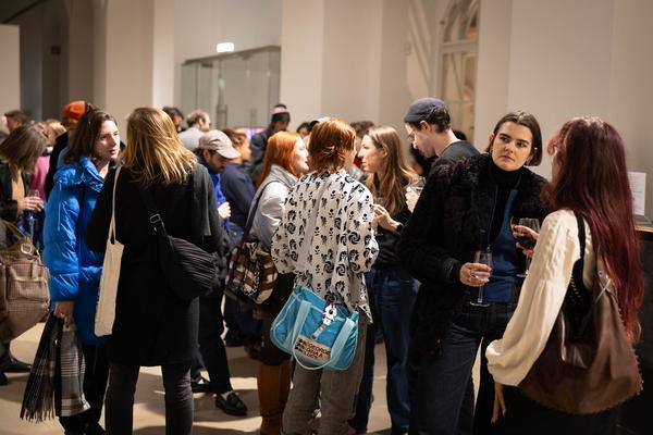 H13 2025: Stina Fors &quot;Answer me, Pythia&quot; (Kunstraum Niederösterreich, 21.11.2025) Foto: eSeL.at - Lorenz Seidler