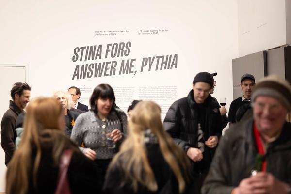 H13 2025: Stina Fors "Answer me, Pythia" (Kunstraum Niederösterreich, 21.11.2025) Foto: eSeL.at - Lorenz Seidler