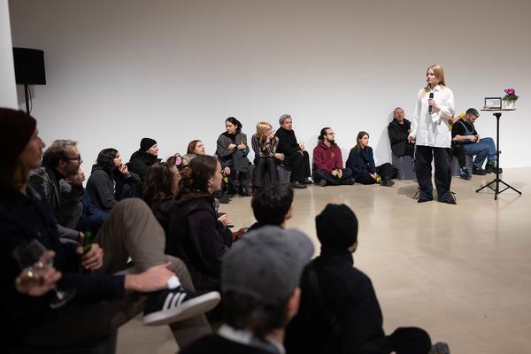 H13 2025: Stina Fors "Answer me, Pythia" (Kunstraum Niederösterreich, 21.11.2025) Foto: eSeL.at - Lorenz Seidler