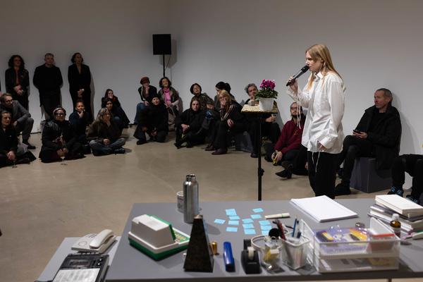 H13 2025: Stina Fors "Answer me, Pythia" (Kunstraum Niederösterreich, 21.11.2025) Foto: eSeL.at - Lorenz Seidler